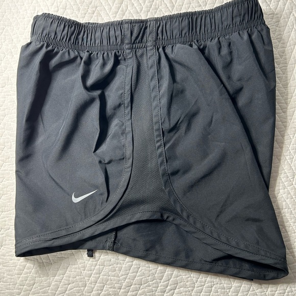 Nike women’s size medium running short brief lined color black - Picture 6 of 7